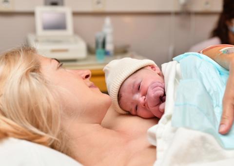 New recommendations suggest waiting up to 1 minute before cutting umbilical  cord